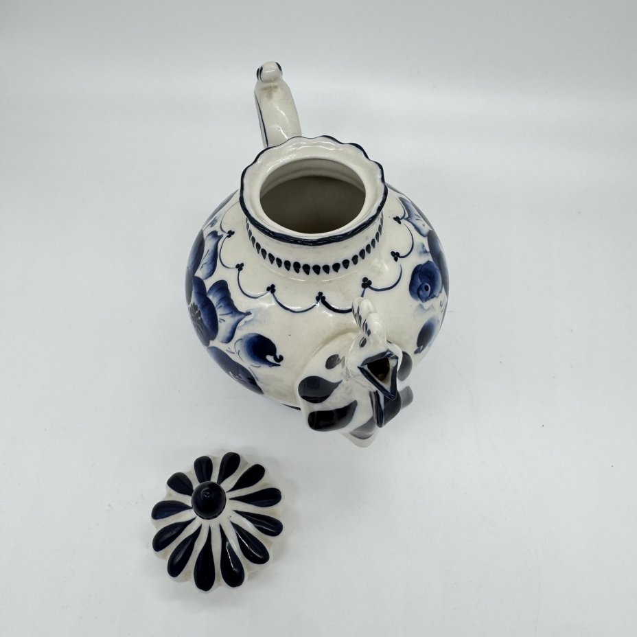Чайник с цветочным декором, гжель