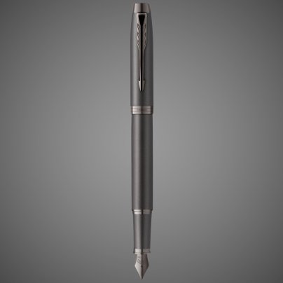 Перьевая ручка Parker IM Professionals Monochrome Titanium, перо:F/M, цвет чернил: blue, в подарочной упаковке., Лаки и смолы: лак, латунь