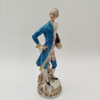 Статуэтка "Галантный кавалер", фарфор, кружевной фарфор, роспись, Италия, 1980-2000 гг.