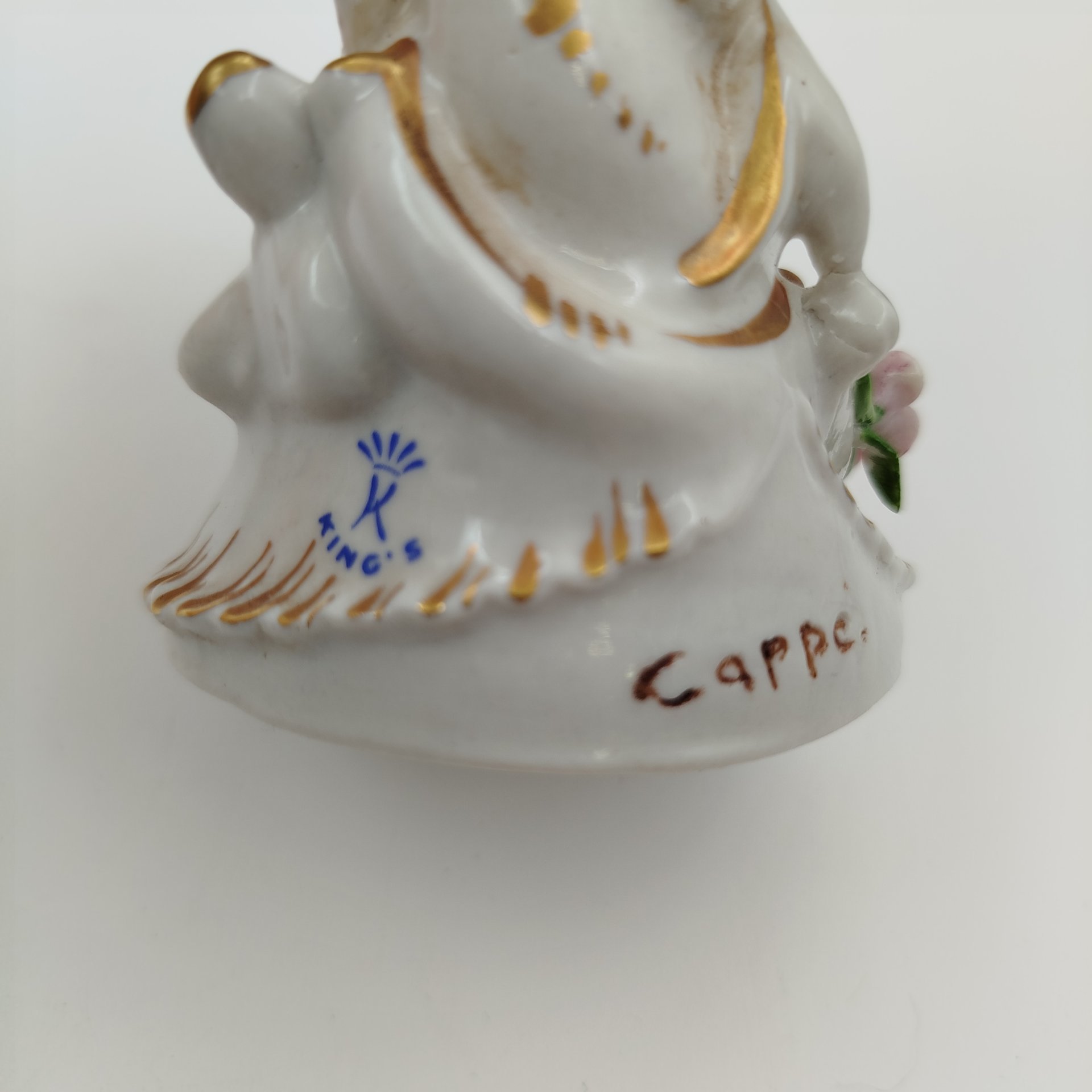 Статуэтка "Галантный кавалер", фарфор, кружевной фарфор, роспись, Италия, 1980-2000 гг.