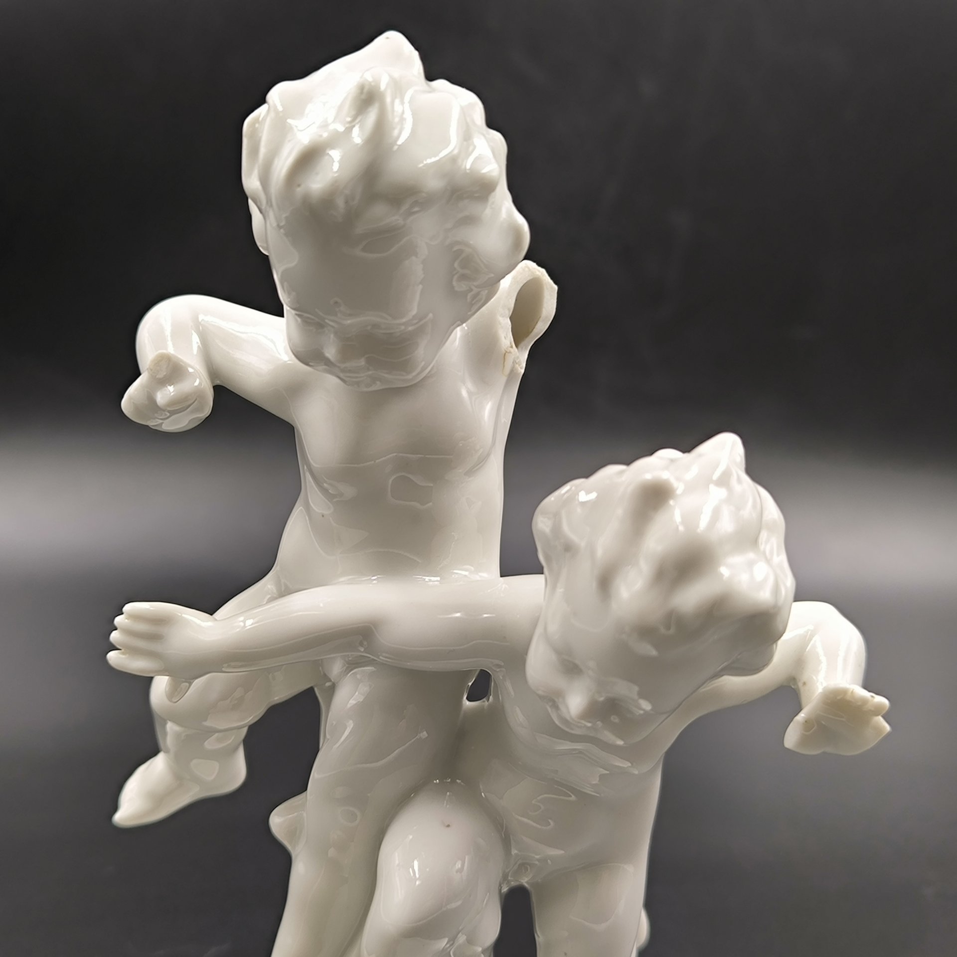 Статуэтка "Путти, играющие с мячом", фарфор, золочение, Германия, 1950-1980 гг.
