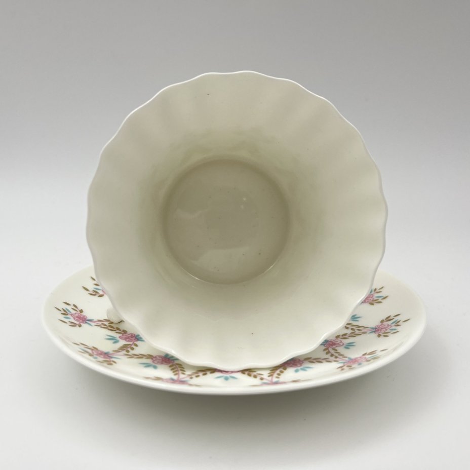 Чайная пара "Цветочная гирлянда", форма "Одуванчик", фарфор, костяной фарфор, деколь, золочение, Ленинградский фарфоровый завод (ЛФЗ), СССР, 1960-1980 гг.
