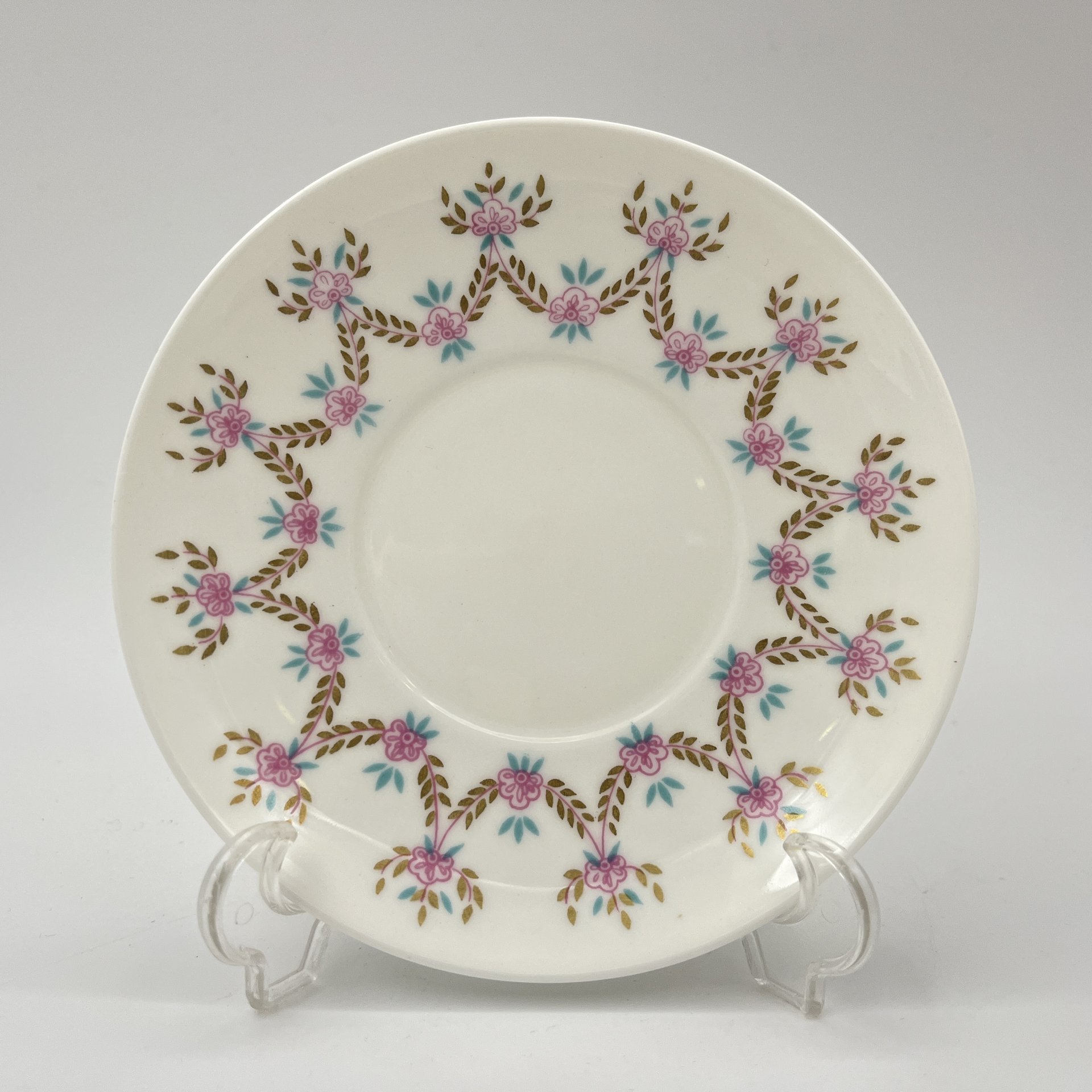 Чайная пара "Цветочная гирлянда", форма "Одуванчик", фарфор, костяной фарфор, деколь, золочение, Ленинградский фарфоровый завод (ЛФЗ), СССР, 1960-1980 гг.