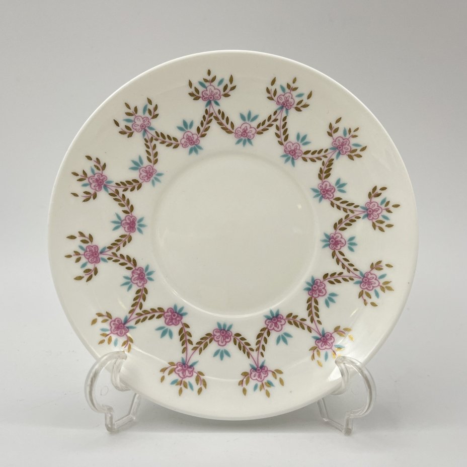 Чайная пара "Цветочная гирлянда", форма "Одуванчик", фарфор, костяной фарфор, деколь, золочение, Ленинградский фарфоровый завод (ЛФЗ), СССР, 1960-1980 гг.