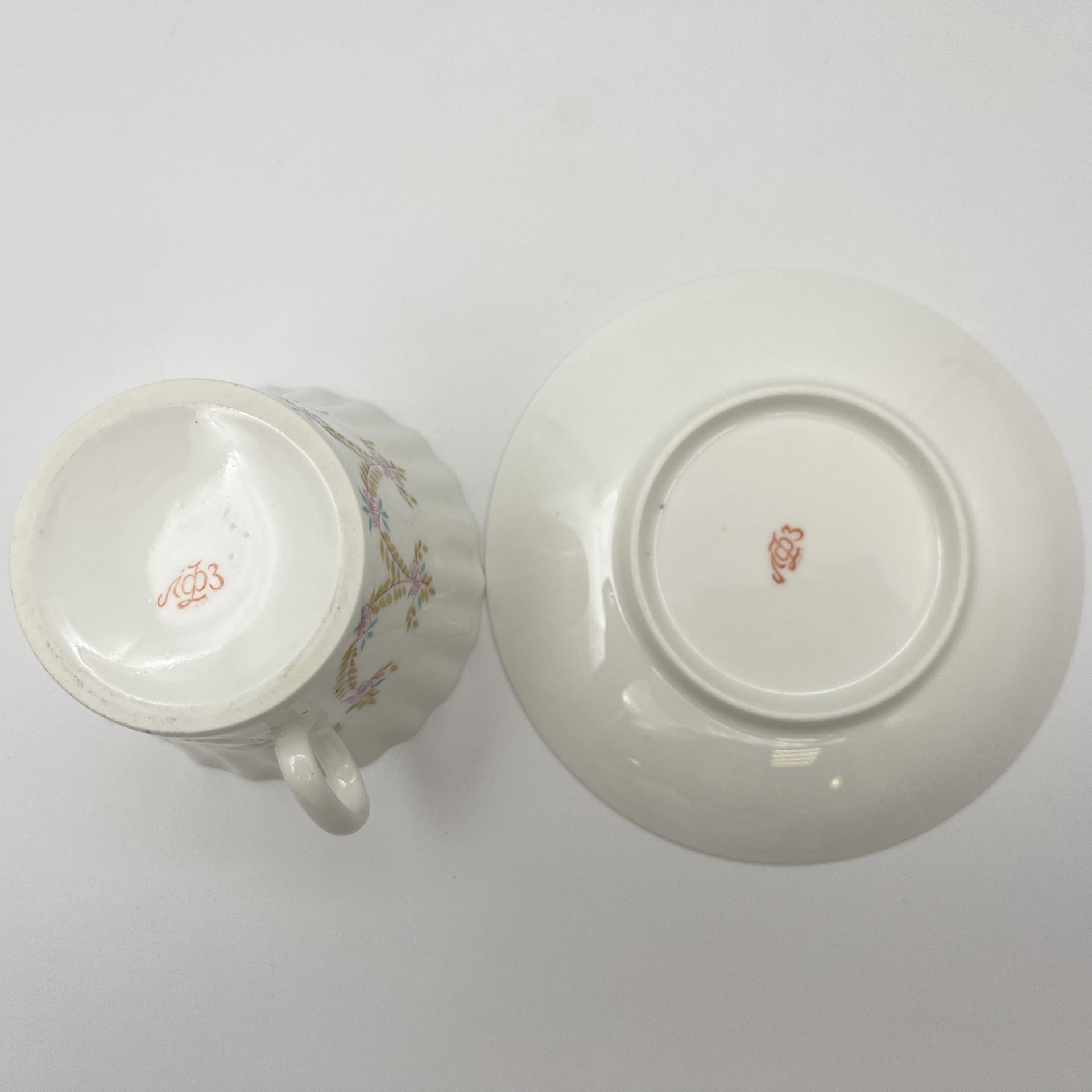 Чайная пара "Цветочная гирлянда", форма "Одуванчик", фарфор, костяной фарфор, деколь, золочение, Ленинградский фарфоровый завод (ЛФЗ), СССР, 1960-1980 гг.