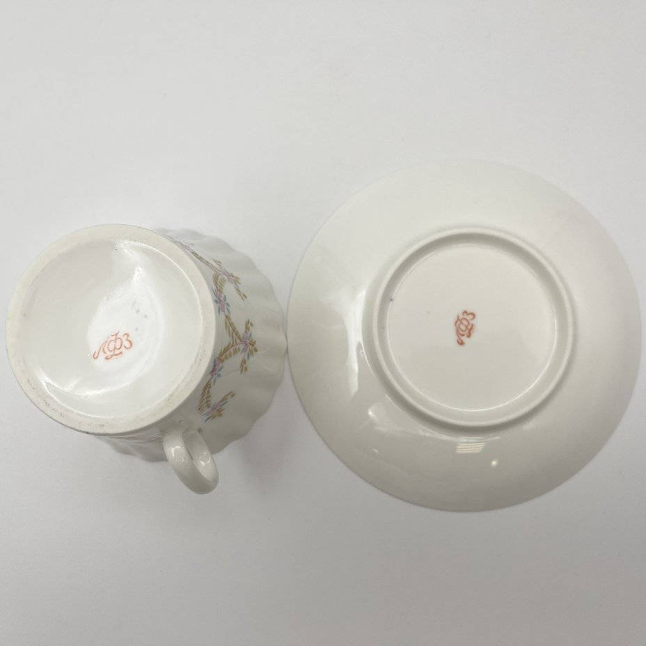 Чайная пара "Цветочная гирлянда", форма "Одуванчик", фарфор, костяной фарфор, деколь, золочение, Ленинградский фарфоровый завод (ЛФЗ), СССР, 1960-1980 гг.