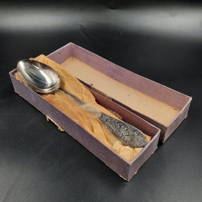 Набор из шести столовых ложек, украшенных растительным декором (в коробке), мельхиор (медь-никель), картон, Мстерская художественная фабрика  «Ювелир», СССР, 1970 г.