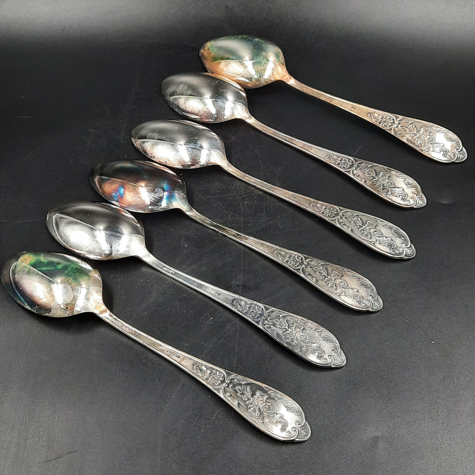 Набор из шести столовых ложек, украшенных растительным декором (в коробке), мельхиор (медь-никель), картон, Мстерская художественная фабрика  «Ювелир», СССР, 1970 г.