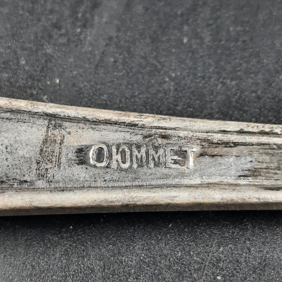 Набор из шести столовых ложек, украшенных растительным декором (в коробке), мельхиор (медь-никель), картон, Мстерская художественная фабрика  «Ювелир», СССР, 1970 г.