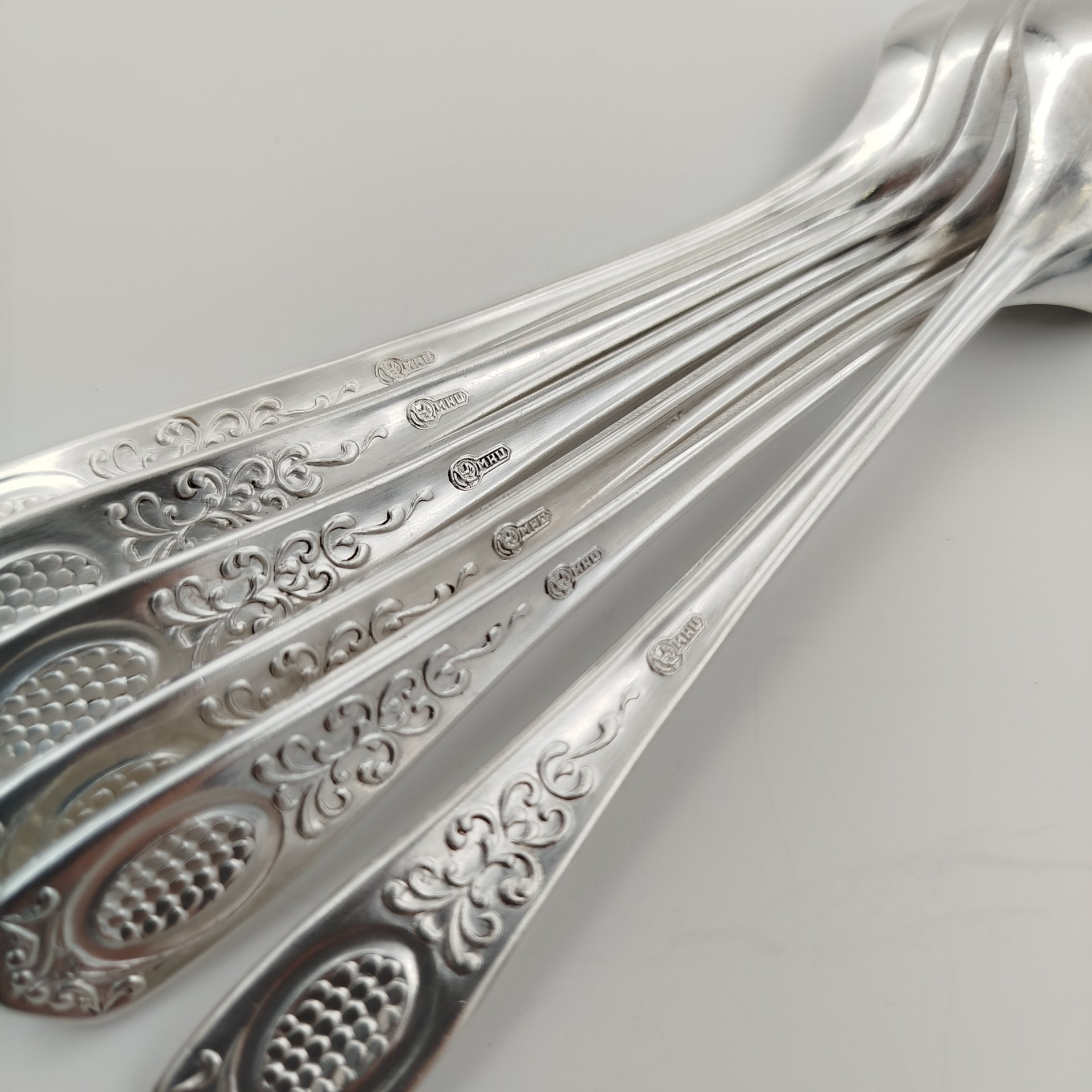 Набор чайных ложек, украшенных растительным декором на 6 персон, Кольчугинский завод цветных металлов
