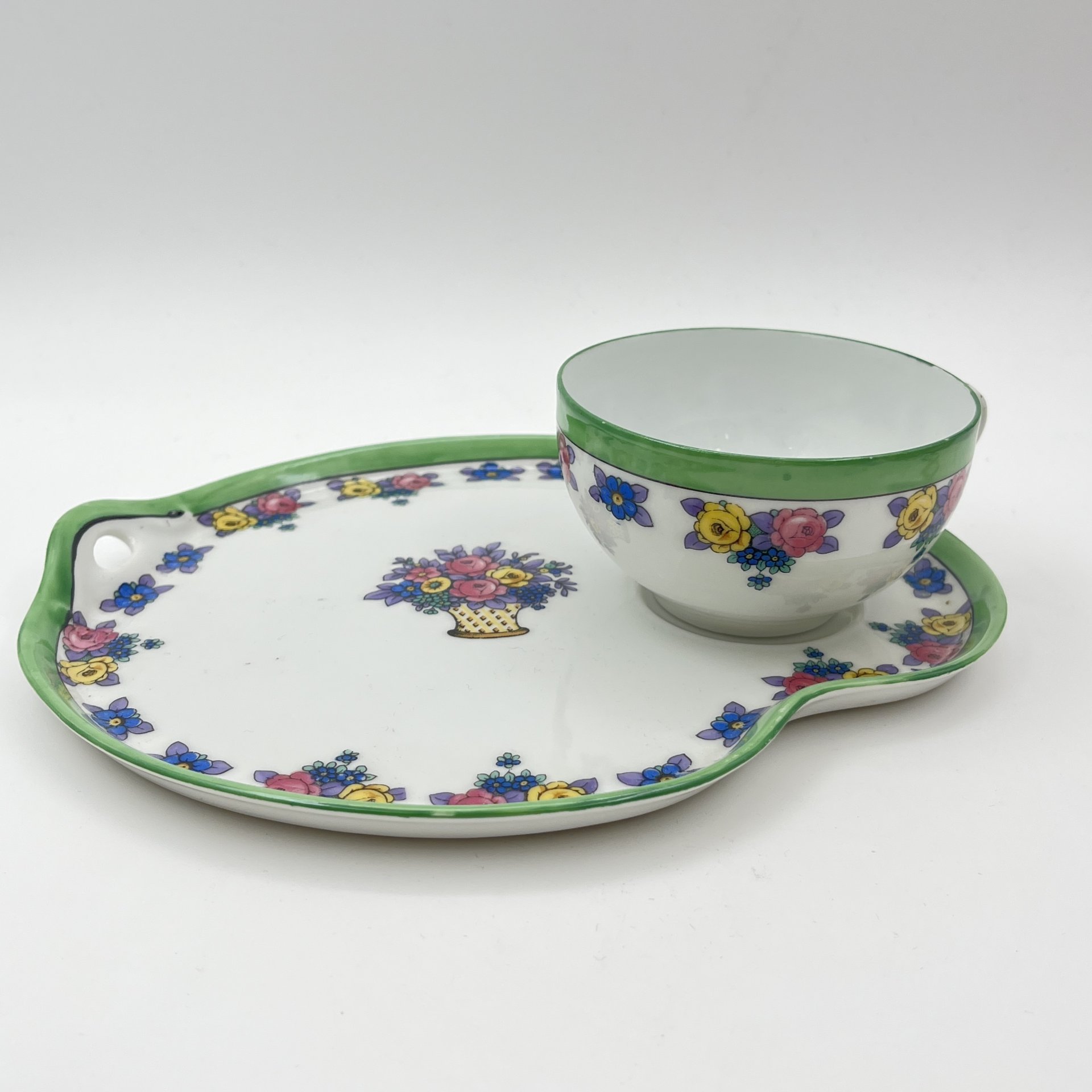 Чашка с тарелкой, украшенные цветочным декором, фарфор, деколь, Западная Европа, 1930-1950 гг.