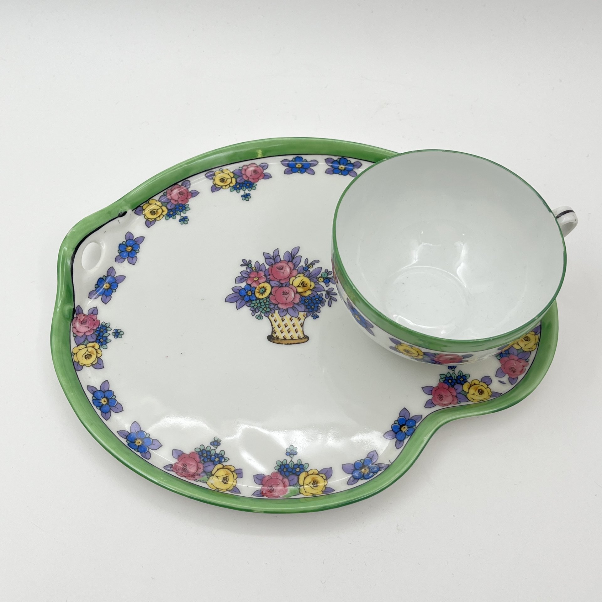 Чашка с тарелкой, украшенные цветочным декором, фарфор, деколь, Западная Европа, 1930-1950 гг.