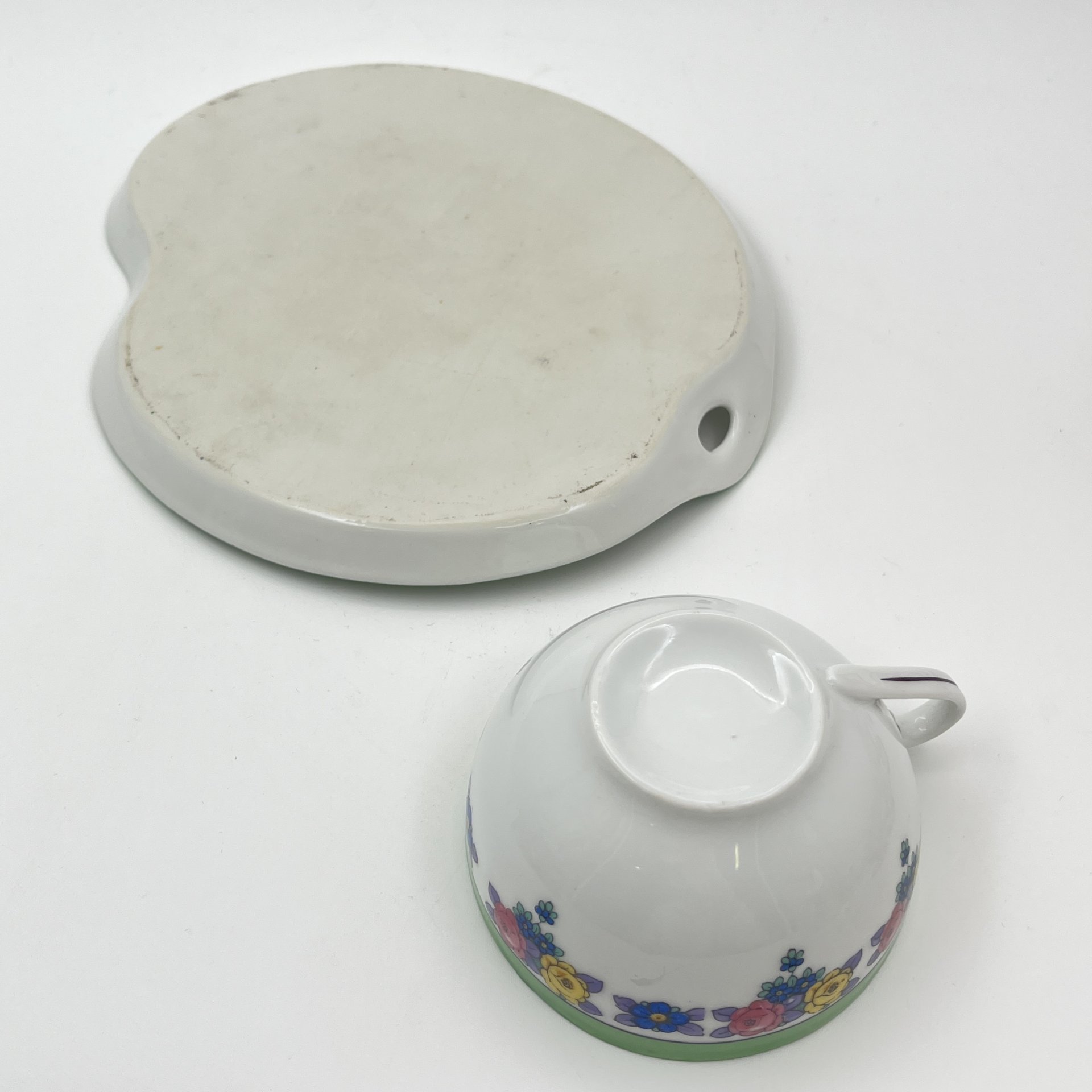 Чашка с тарелкой, украшенные цветочным декором, фарфор, деколь, Западная Европа, 1930-1950 гг.