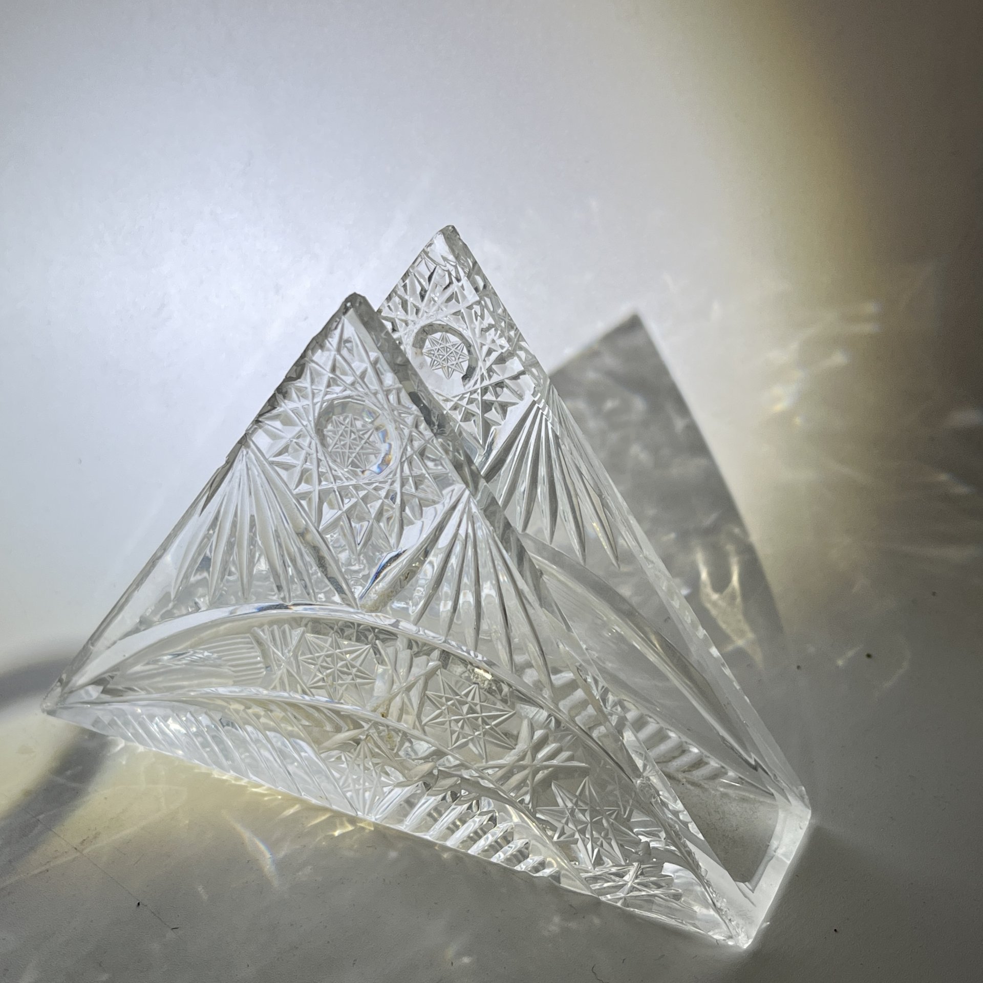 Салфетница с резным геометрическим декором