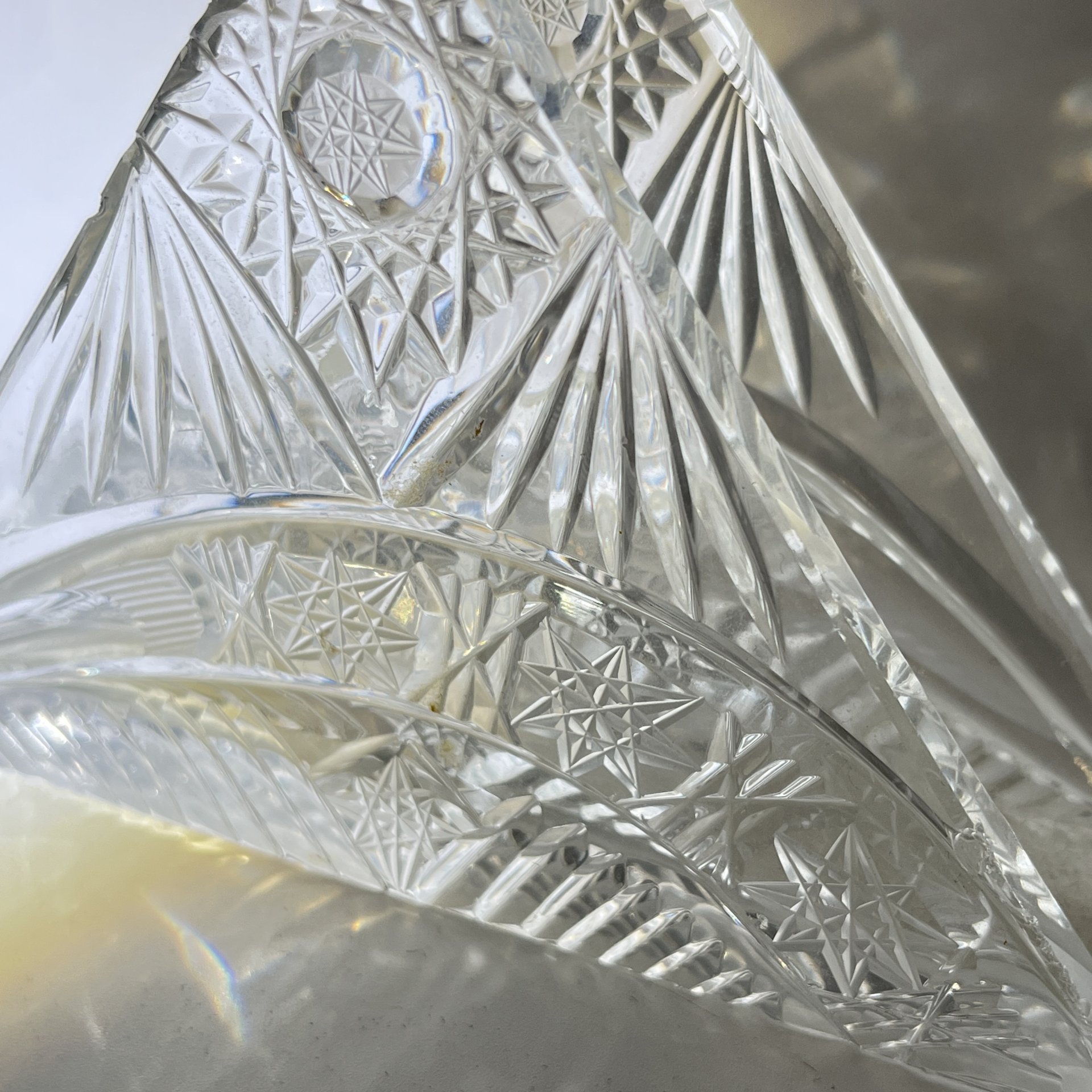 Салфетница с резным геометрическим декором