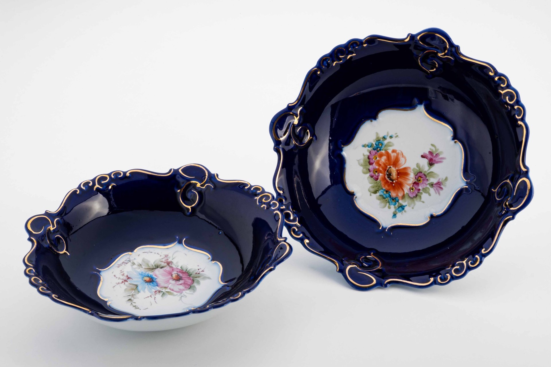 Пара глубоких блюд с цветочным декором, Cluj-Napoca Porcelain