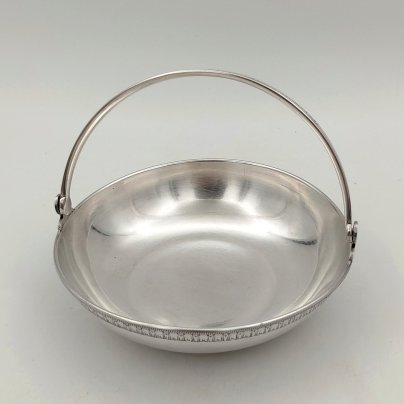 Орешница круглой формы с ручкой, мельхиор (медь-никель), Московский завод ювелирных и металлических изделий (МЮЗ), СССР, 1970-1980 гг.