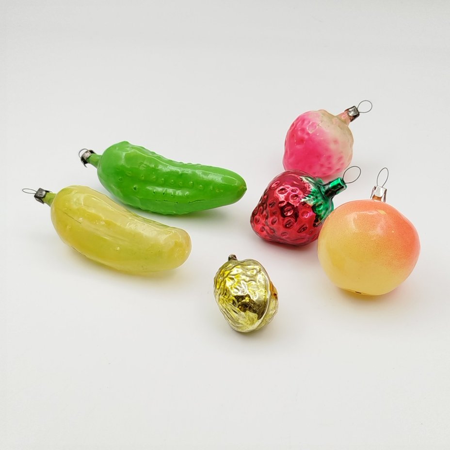 Набор ёлочных игрушек "Овощи и ягоды", стекло, роспись, металл, СССР, 1970-1990 гг.