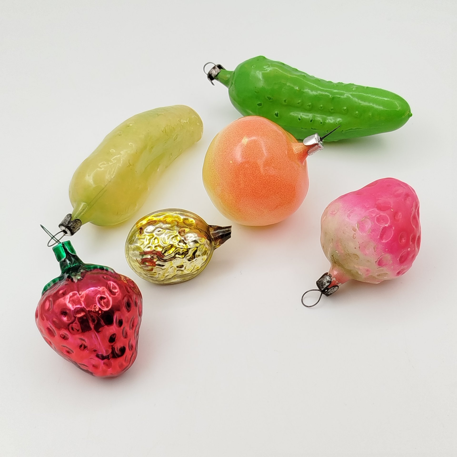 Набор ёлочных игрушек "Овощи и ягоды", стекло, роспись, металл, СССР, 1970-1990 гг.