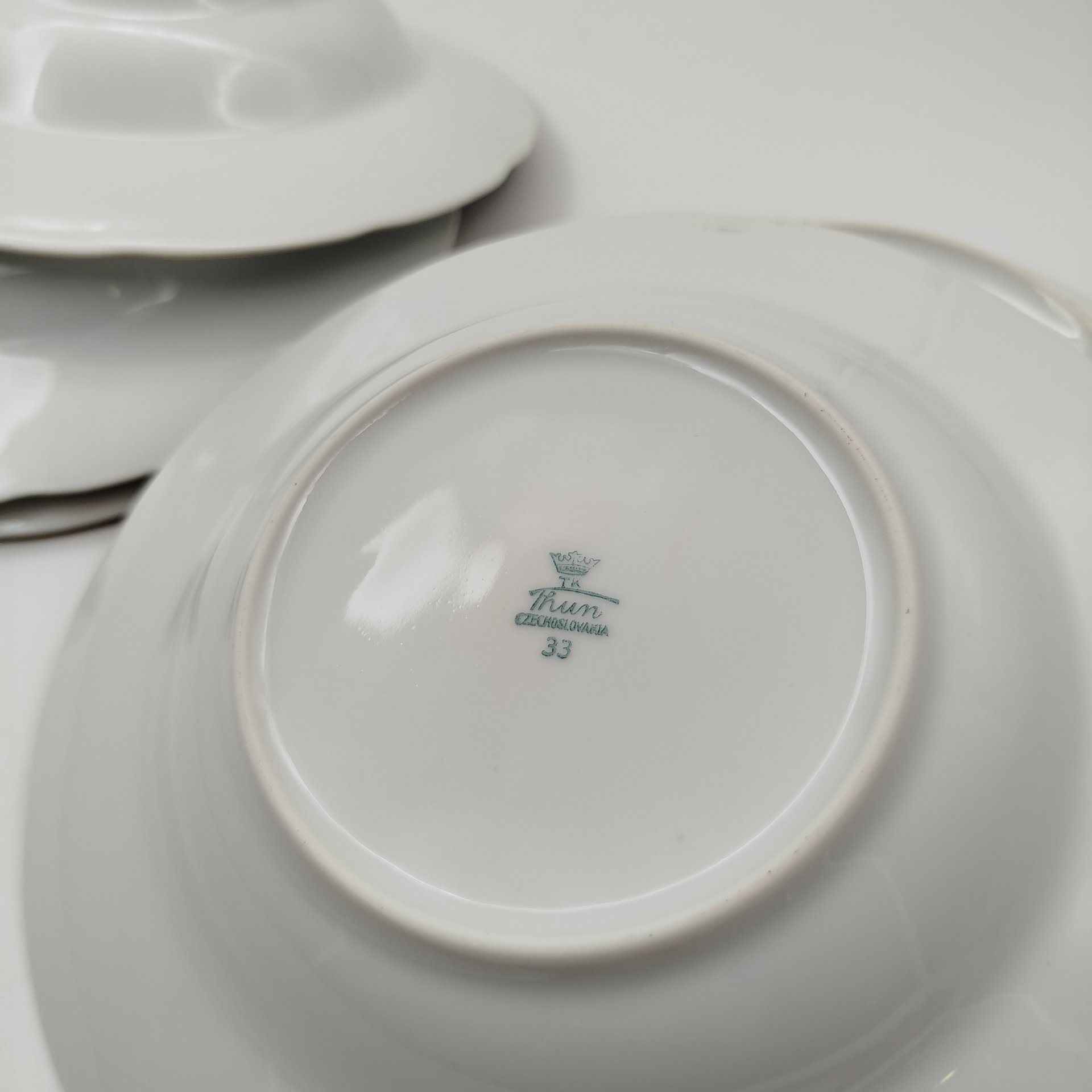 Набор суповых (глубоких) тарелок с цветочным декором на 6 персон, фарфор, деколь, золочение, Thun (Тун), Чехословакия, 1970-1990 гг.