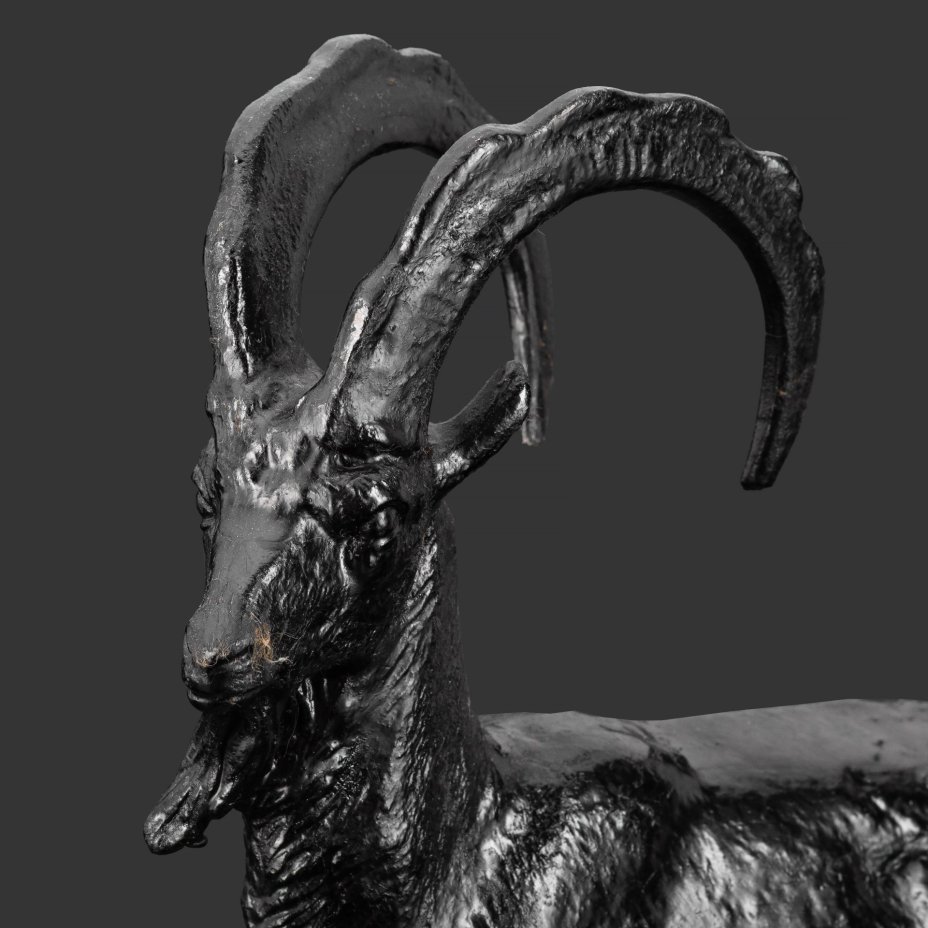 Скульптура "Горные козлы" ("Архары"), автор модели – скульптор Александр Иванович Просвирнин, чугун, крашение, Каслинский чугунолитейный завод (Касли), Российская Федерация, 1991-2000 гг.