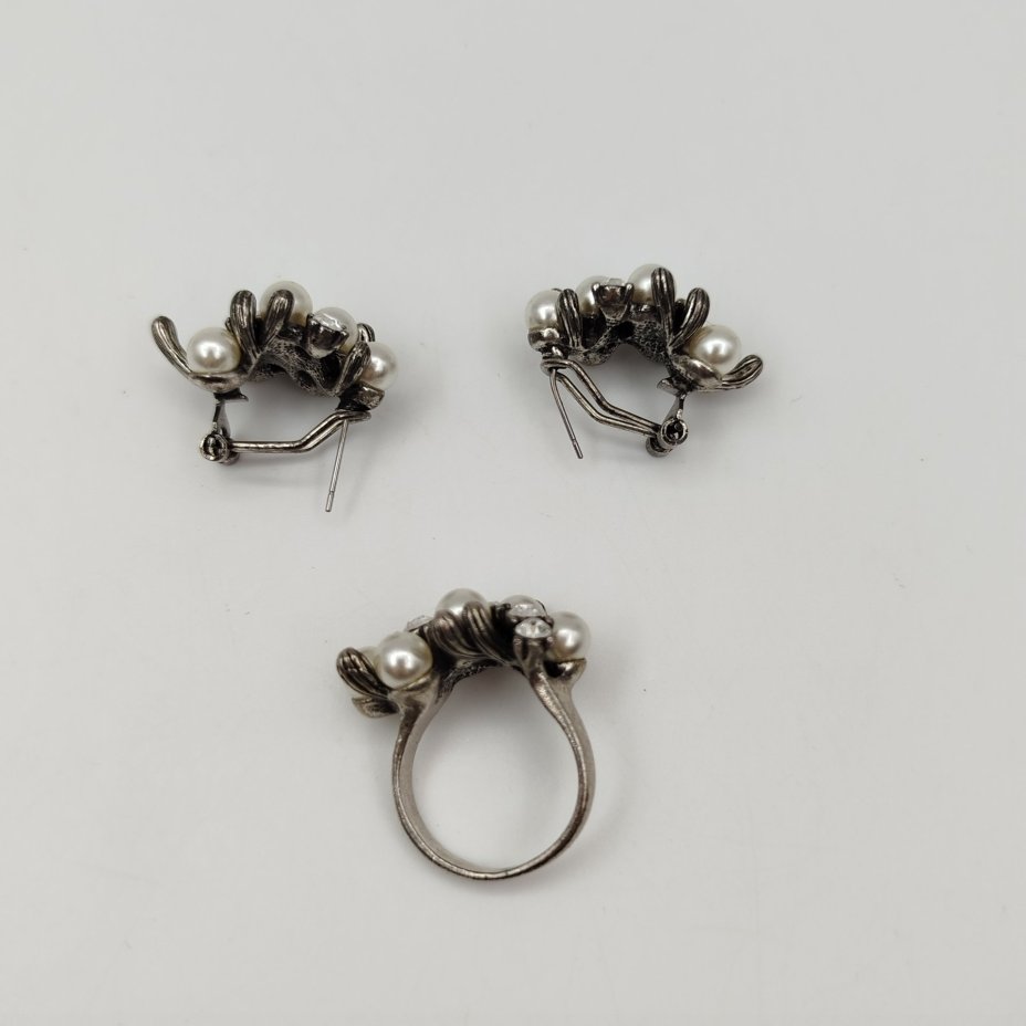 Набор украшений (серьги и кольцо)