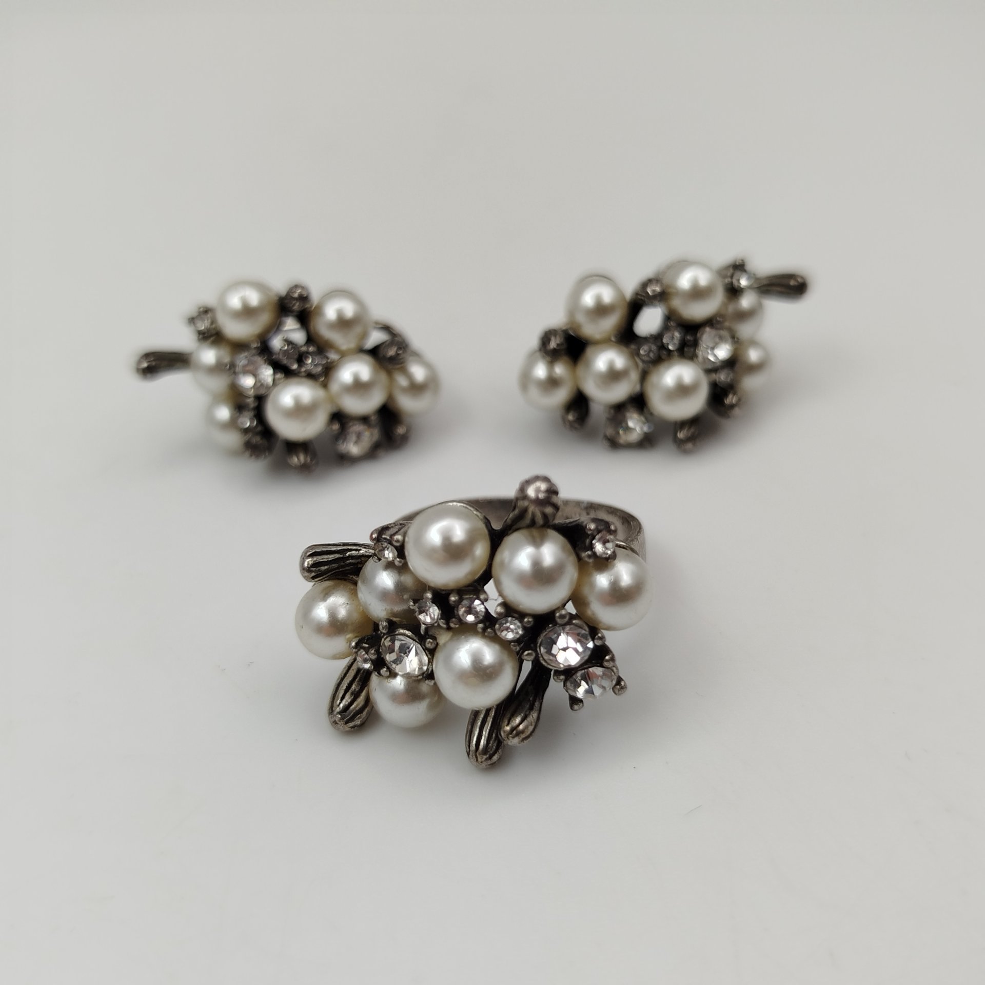 Набор украшений (серьги и кольцо)