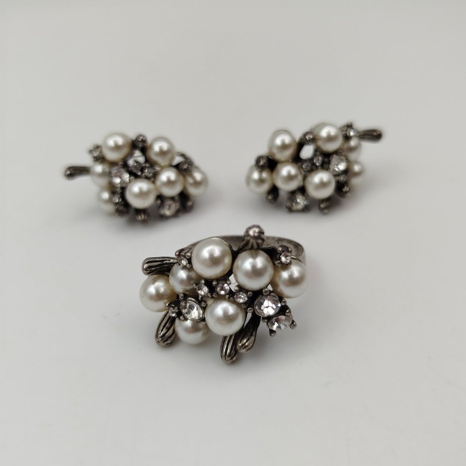 Набор украшений (серьги и кольцо)