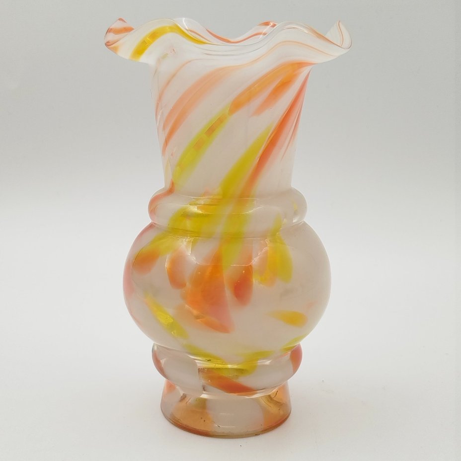 Ваза миниатюрная с волнистым бортом, стекло, гутная техника, СССР, 1960-1980 гг.