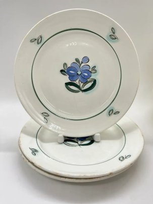 Набор из 3-х тарелок с цветочным декором, фаянс, Конаковский фаянсовый завод им. М.И. Калинина (ЗиК Конаково), СССР, 1962-1974 гг.