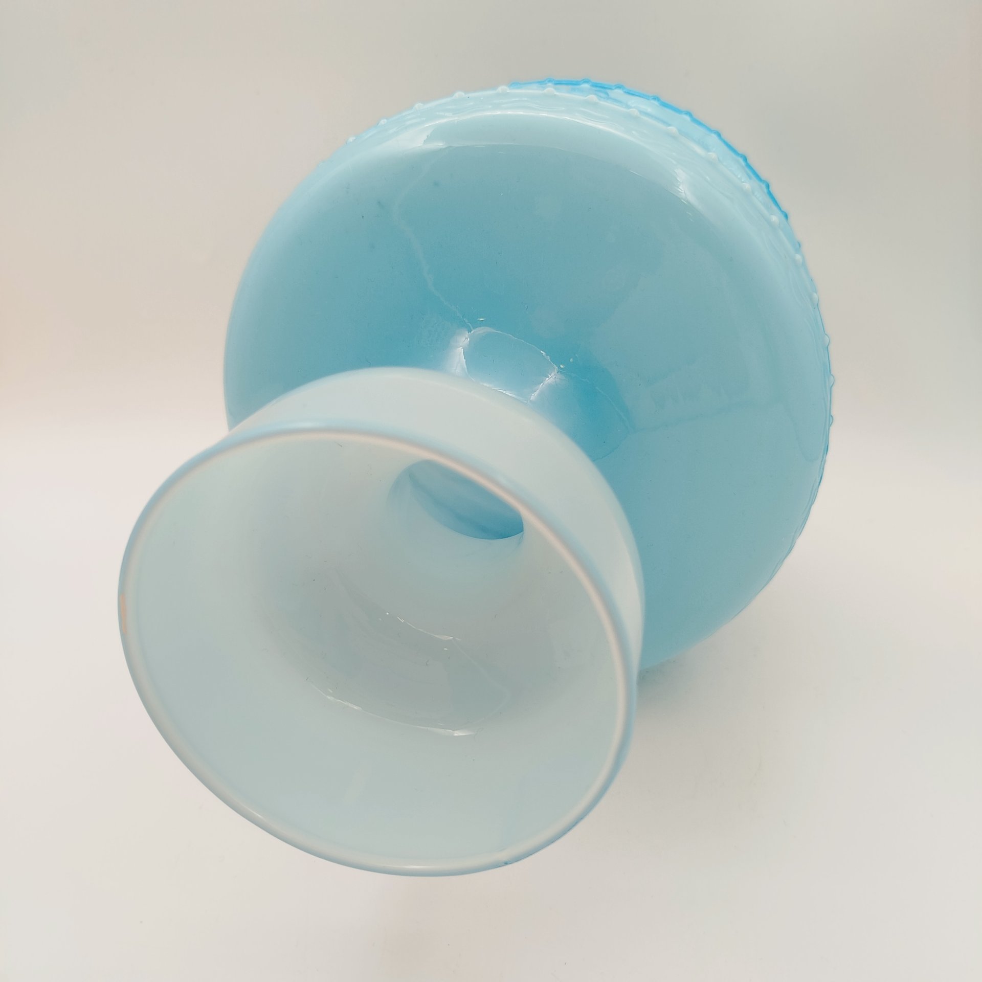 Ваза голубого оттенка с рельефным изображением колесницы, (Empoli) Opaline, цветное стекло, Murano, Италия, 1960-1980 гг.