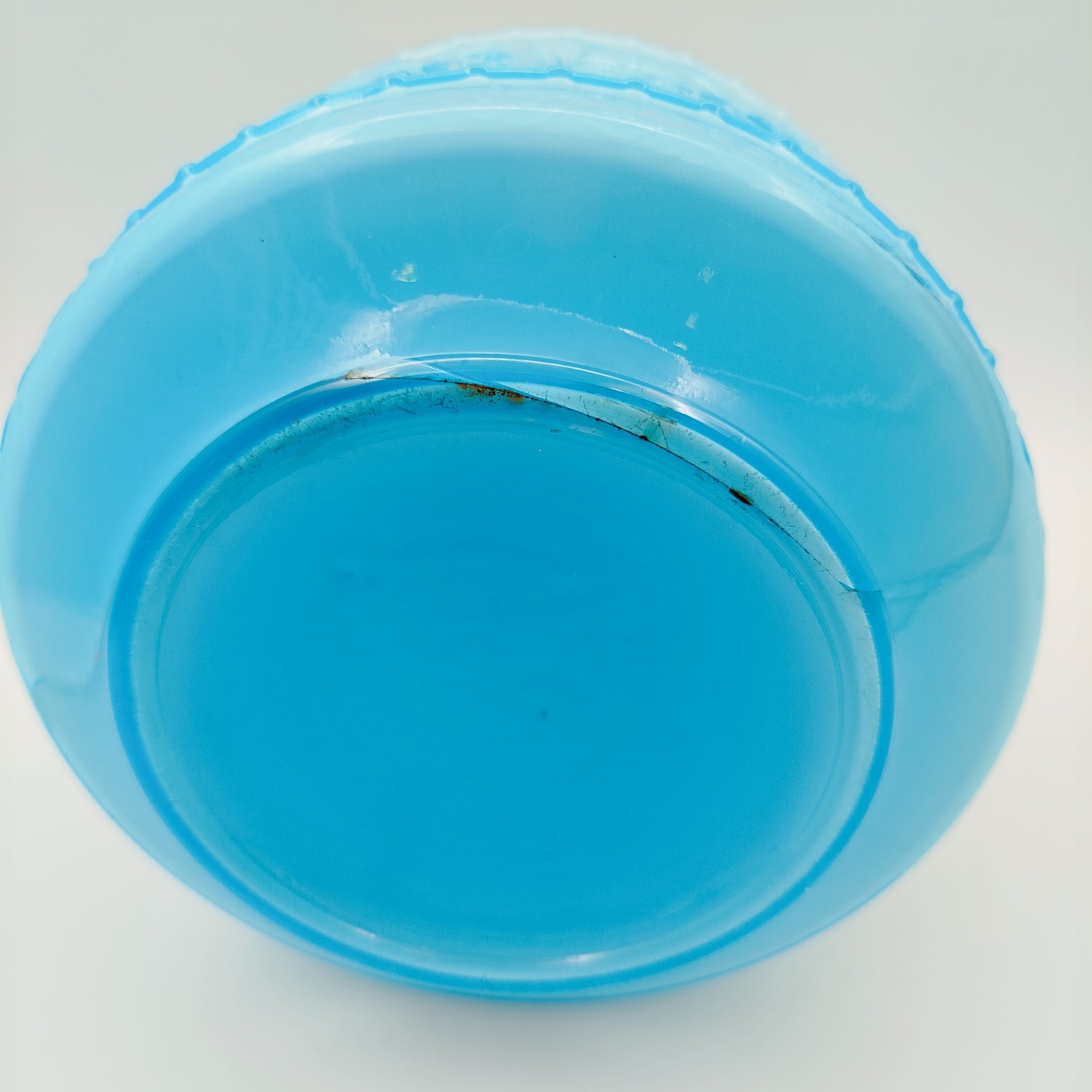 Ваза голубого оттенка с рельефным изображением колесницы, (Empoli) Opaline, цветное стекло, Murano, Италия, 1960-1980 гг.