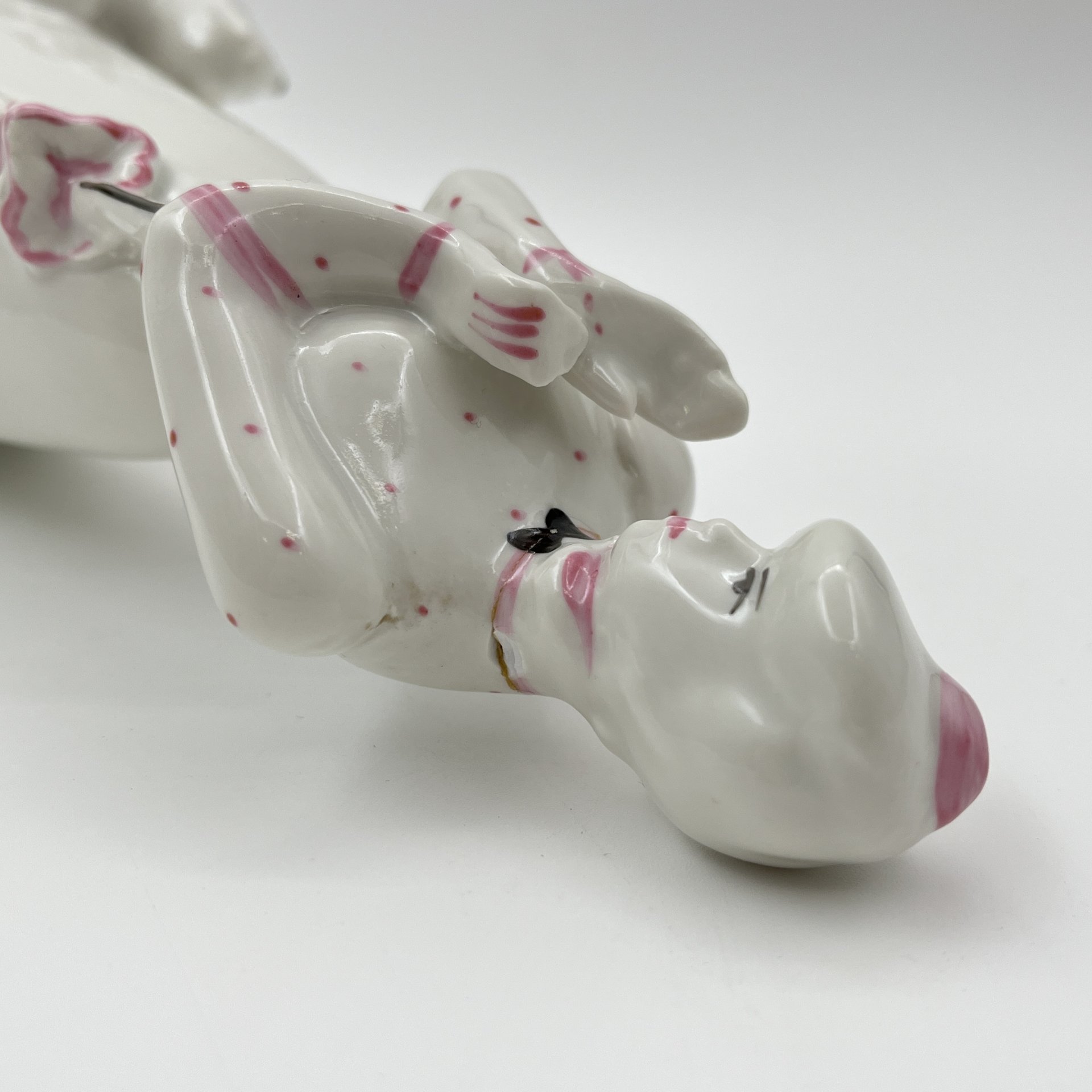 Статуэтка «Дама с собачкой», скульптор А.Д. Бржезицкая, фарфор, роспись, Дулевский фарфоровый завод (Дулёво), Российская Федерация, 1995 г.