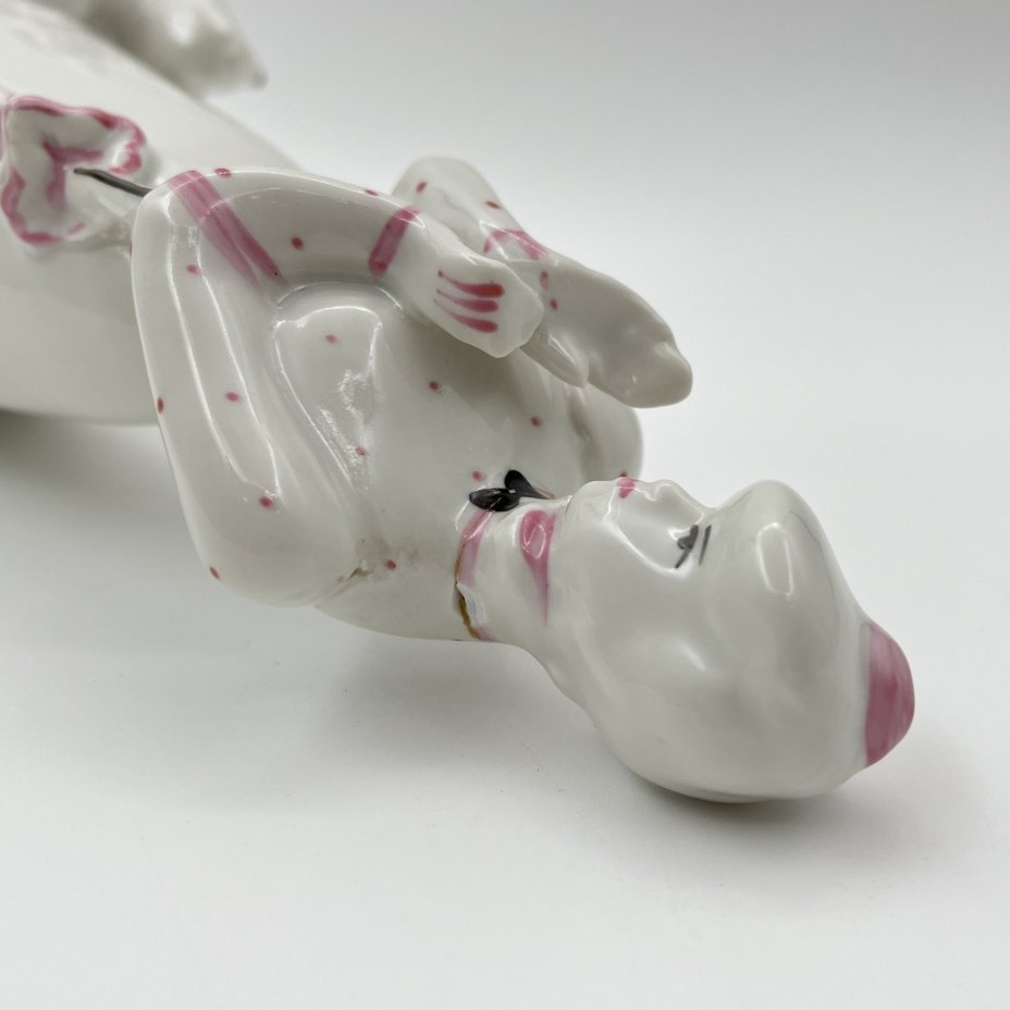 Статуэтка «Дама с собачкой», скульптор А.Д. Бржезицкая, фарфор, роспись, Дулевский фарфоровый завод (Дулёво), Российская Федерация, 1995 г.