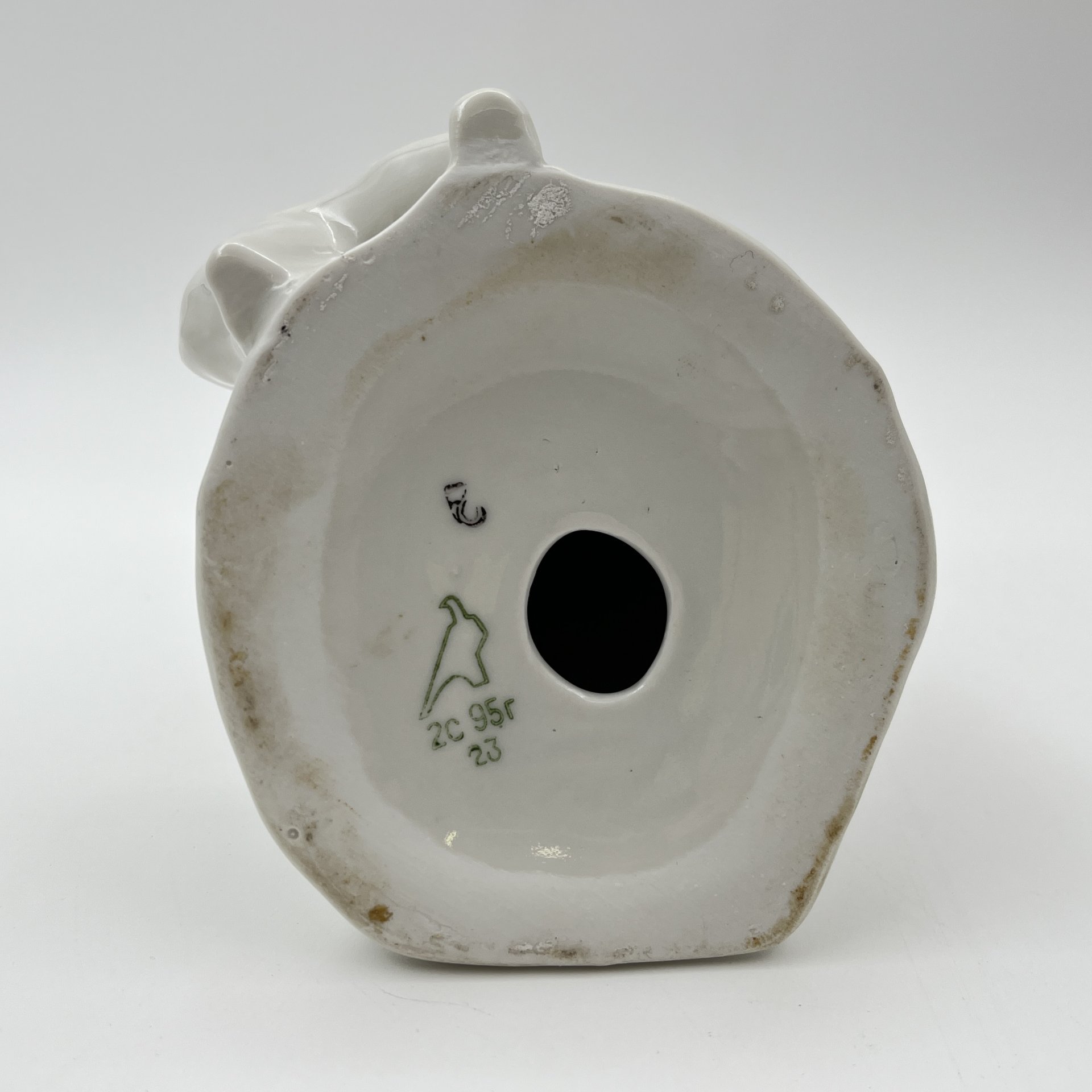 Статуэтка «Дама с собачкой», скульптор А.Д. Бржезицкая, фарфор, роспись, Дулевский фарфоровый завод (Дулёво), Российская Федерация, 1995 г.