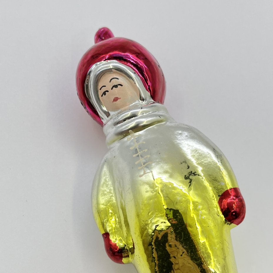 Ёлочная игрушка на прищепке "Космонавт", стекло, краска, металл, СССР, 1960-1980 гг.