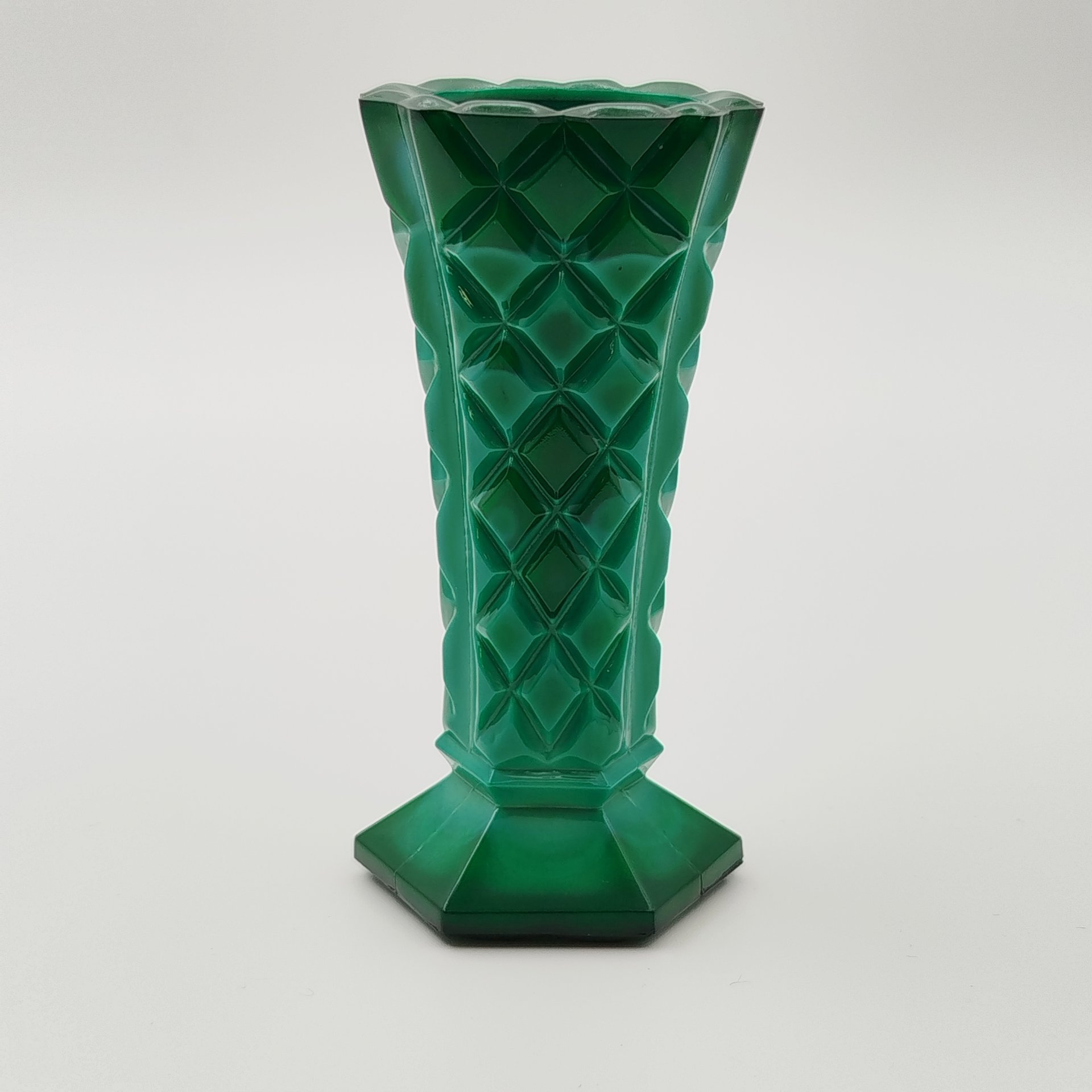 Ваза миниатюрная для небольшого букета зеленого оттенка