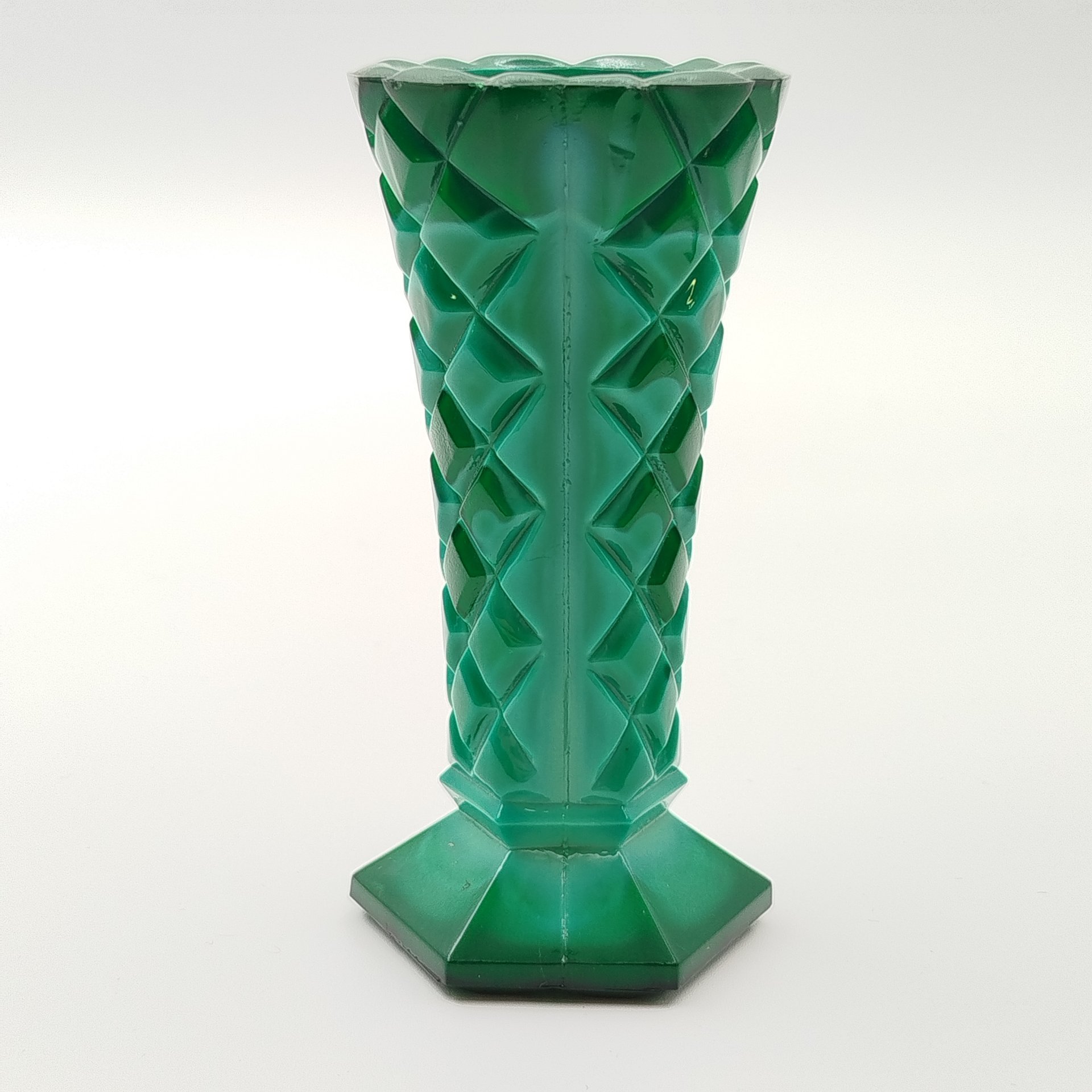 Ваза миниатюрная для небольшого букета зеленого оттенка