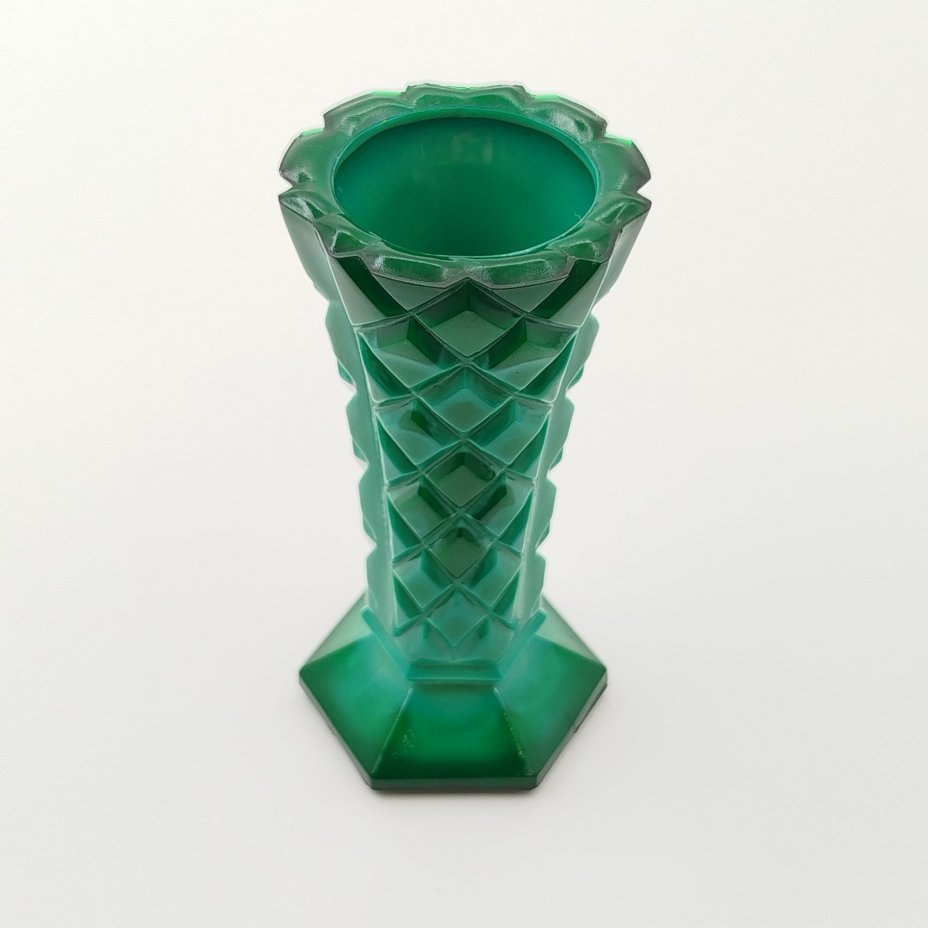 Ваза миниатюрная для небольшого букета зеленого оттенка