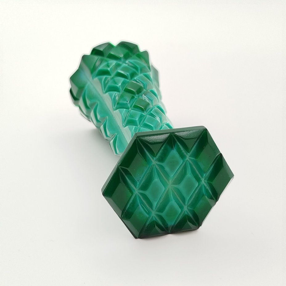 Ваза миниатюрная для небольшого букета зеленого оттенка