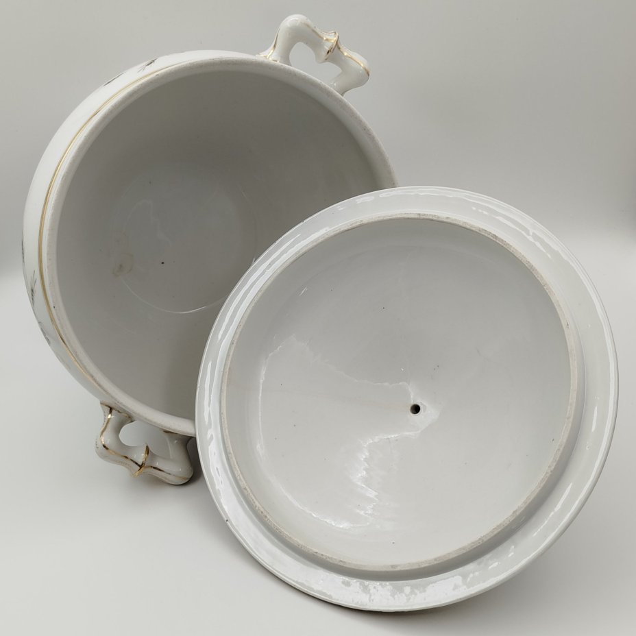 Супница/терина, украшенная цветочным декором