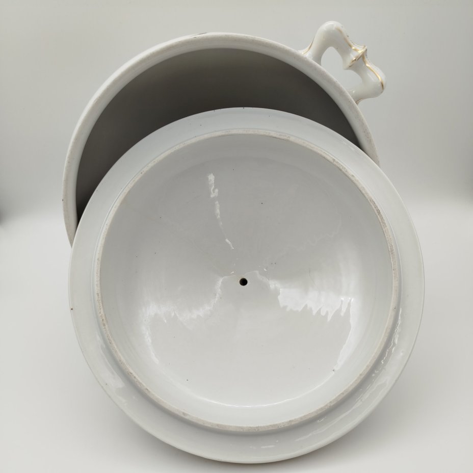 Супница/терина, украшенная цветочным декором