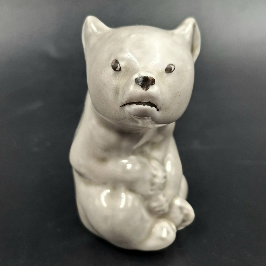 Статуэтка "Серый медвежонок", скульптор Б.Я. Воробьев, фарфор, роспись, Ленинградский фарфоровый завод (ЛФЗ), СССР, 1950-1970 гг.