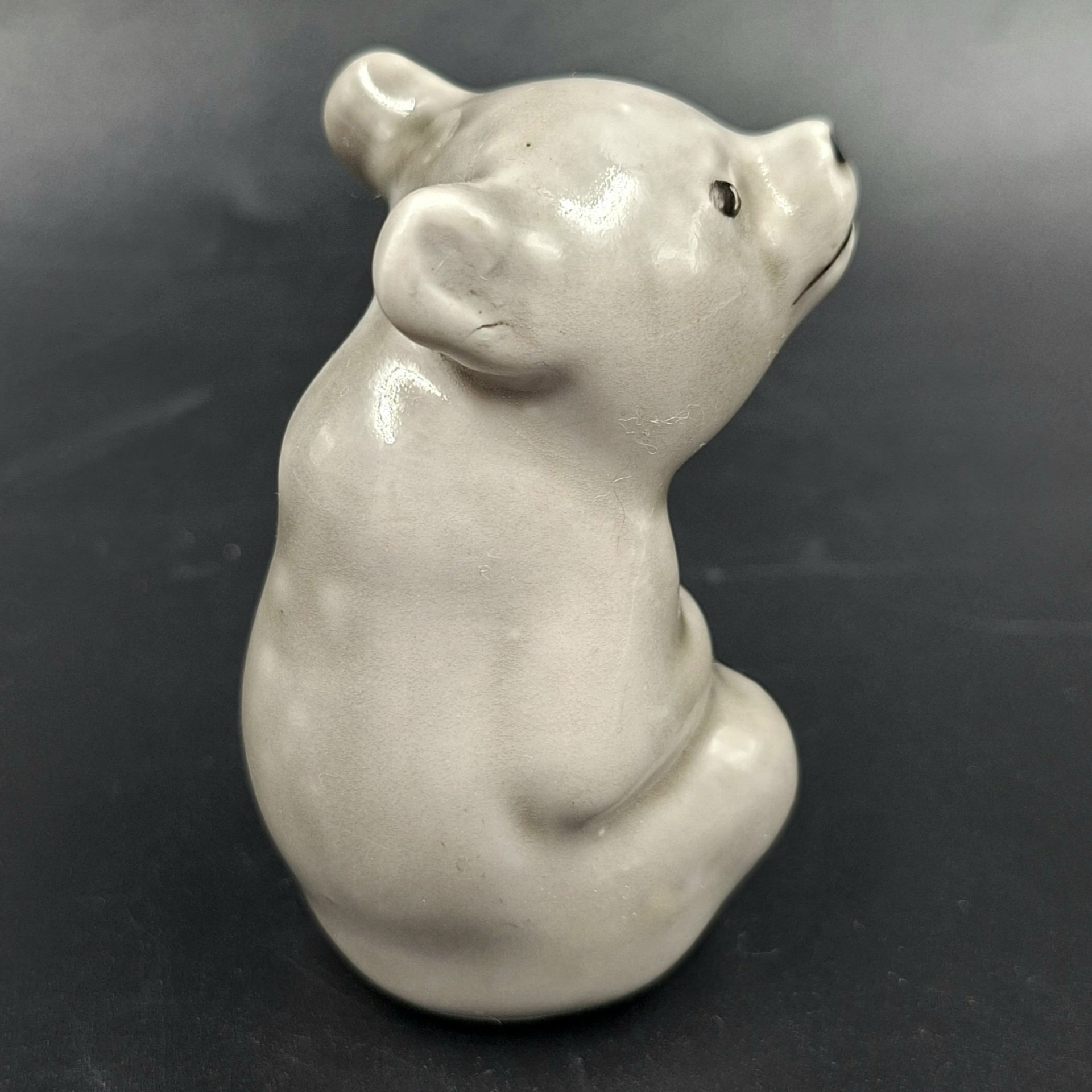 Статуэтка "Серый медвежонок", скульптор Б.Я. Воробьев, фарфор, роспись, Ленинградский фарфоровый завод (ЛФЗ), СССР, 1950-1970 гг.