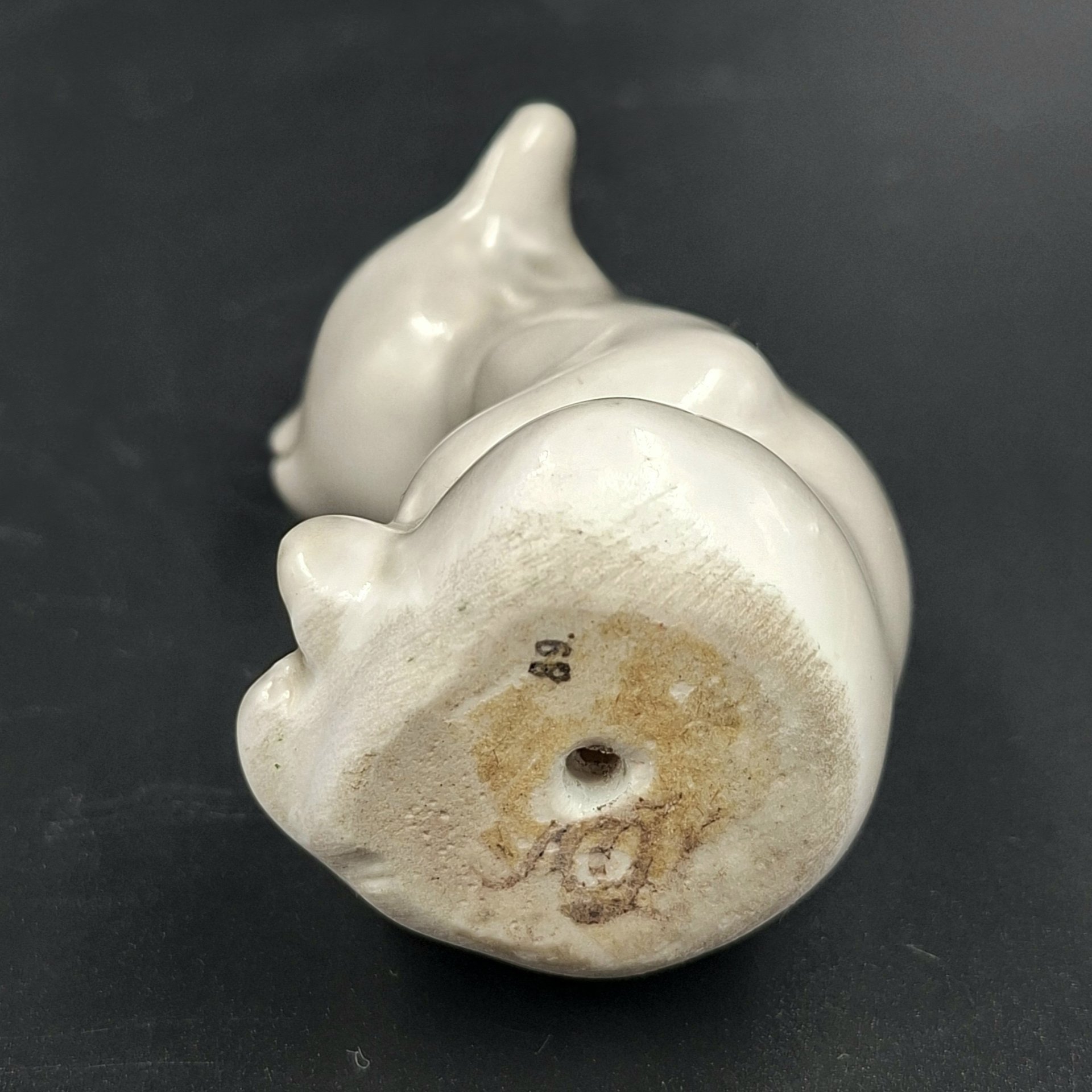 Статуэтка "Серый медвежонок", скульптор Б.Я. Воробьев, фарфор, роспись, Ленинградский фарфоровый завод (ЛФЗ), СССР, 1950-1970 гг.