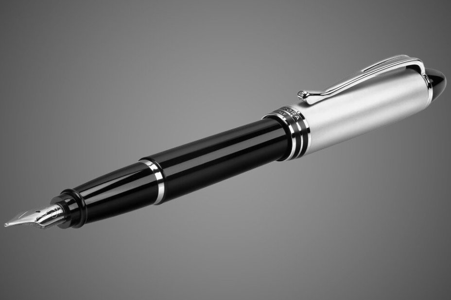 Перьевая ручка Aurora Ipsilon Metal Black Chrome CT, перо - М, в подарочной коробке, Лаки и смолы: лак, смола, хром