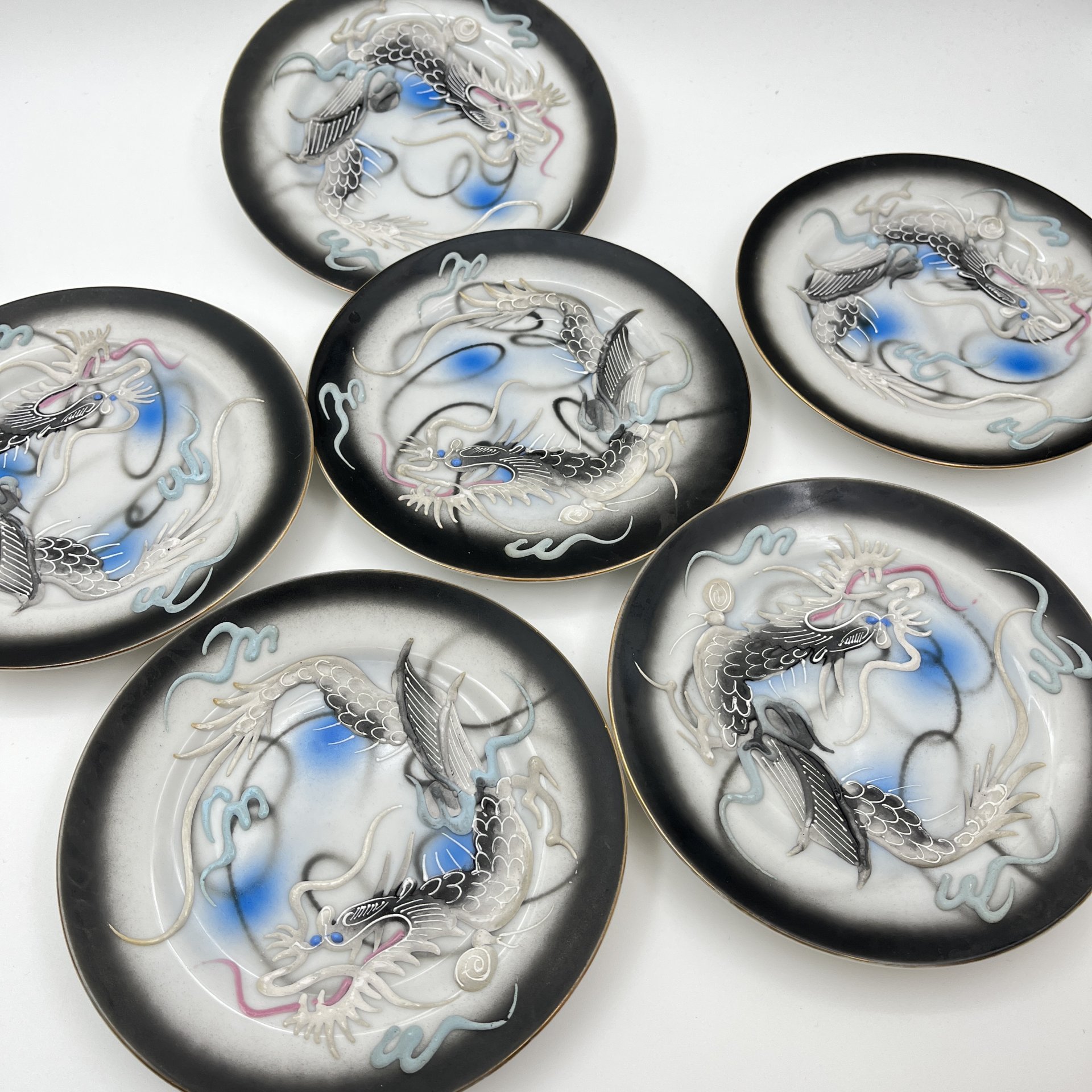 Набор из 6-ти десертных тарелок "Дракон",  Lux Porcelain FAHD M.K., фарфор, бисквит, роспись, золочение, Азия, 1970-1990 гг.