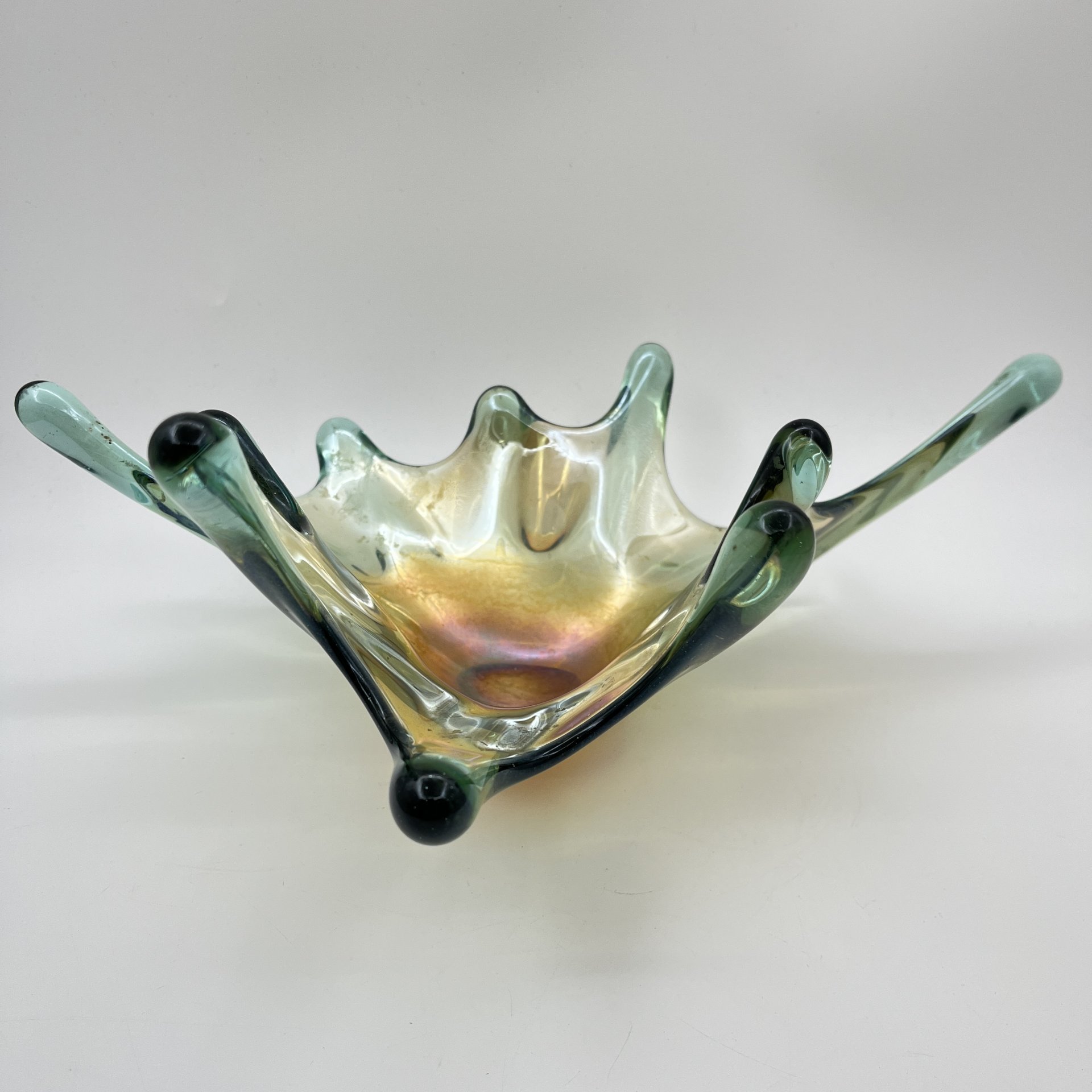 Ваза (фруктовница) "Медуза", Керченский стекольный завод (предположительно), цветное стекло, люстр, гутная техника, СССР, 1970-1990 гг.