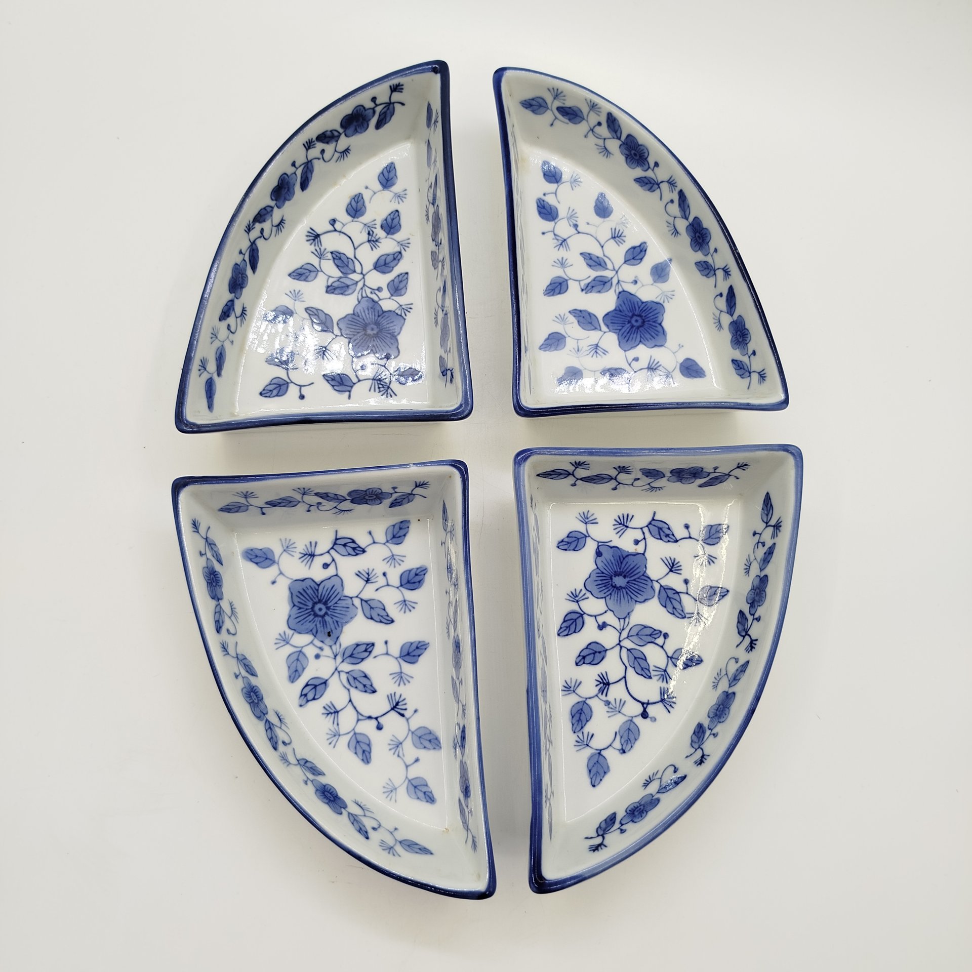 Менажница четырехсекционная с флористическим узором, фарфор, роспись, Восточная Европа, 1970-1990 гг.