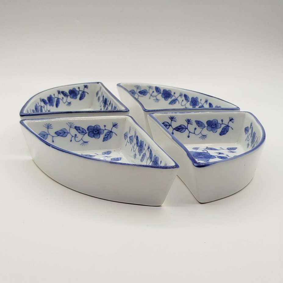 Менажница четырехсекционная с флористическим узором